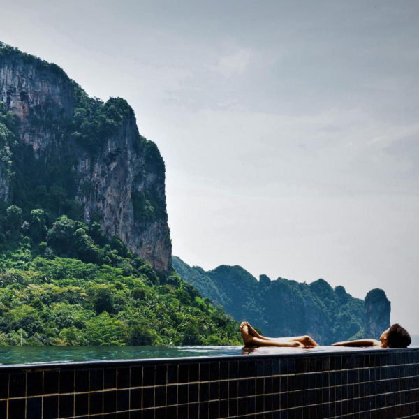 Avani Ao Nang Cliff Krabi Resort - Udsigt til klipper og hav